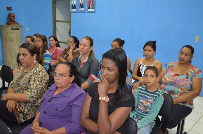 Moradores do Bairro Cidade Nova de Lagoa Formosa participam de reunião na câmara para pedir mais segurança