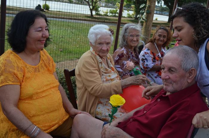 Casa de Repouso de Lagoa Formosa realiza tarde festiva para comemorar o Dia dos Namorados