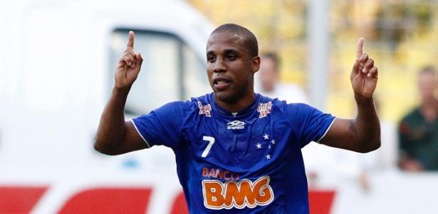 Borges desencanta, Cruzeiro vence o Flamengo e deixa Joel Santana na berlinda