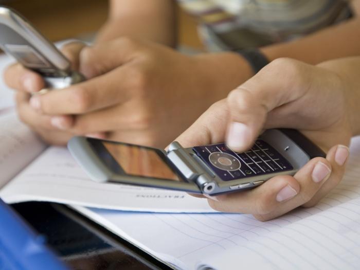 Chamadas feitas através de telefone celular teve queda de 18% no preço da ligação