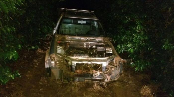 Polícia Militar de Carmo do Paranaíba localiza pick-up Strada que estava sendo desmanchada em fazenda de café e prende suspeitos