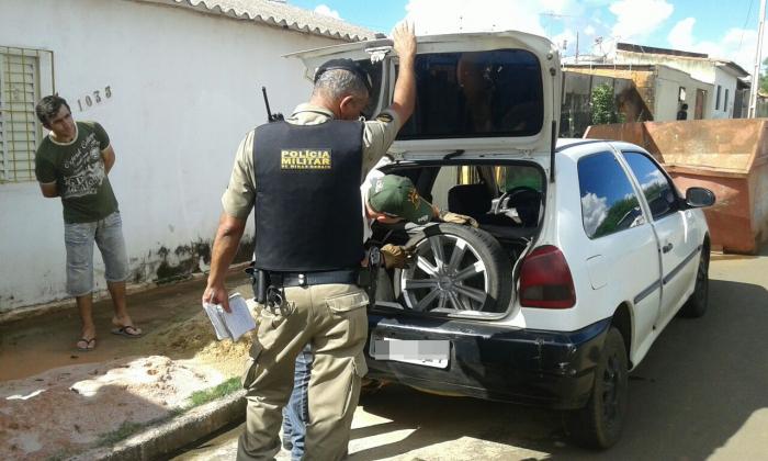 Polícia Militar de Carmo do Paranaíba recupera dois veículos furtados abandonados em via pública