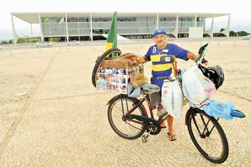 Ciclista pedala 1.580 quilômetros para ver a Presidente Dilma em Brasília