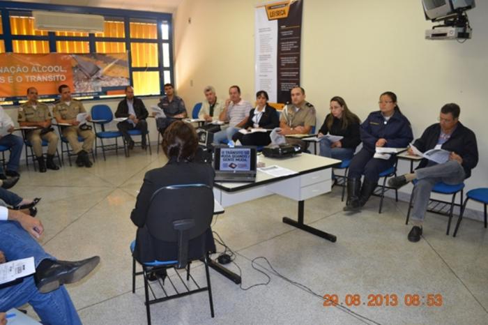 Reunião para tratar da organização da Semana Nacional de Trânsito 2013 em Patos de Minas acontece no SEST/SENAT