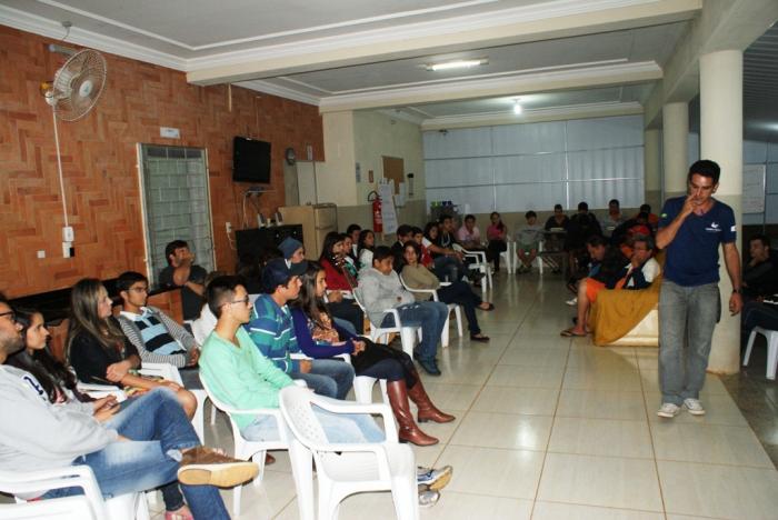 Grupo AMA de Lagoa Formosa faz visita a Clínica Reviver em confraternização com os pacientes em tratamento