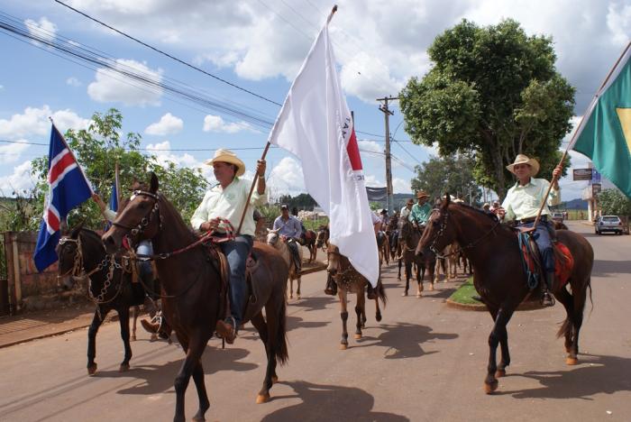 Três mil pessoas e 700 cavaleiros participam de cavalgada promovida pela APAE de Lagoa Formosa