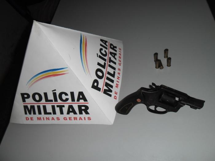 Homem atira cinco vezes na porta de desafeto em Serra do Salitre e é preso pela Polícia Militar