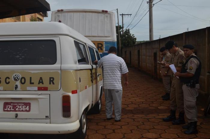 Prefeitura de Lagoa Formosa realiza vistoria em veículos de transporte escolar do município