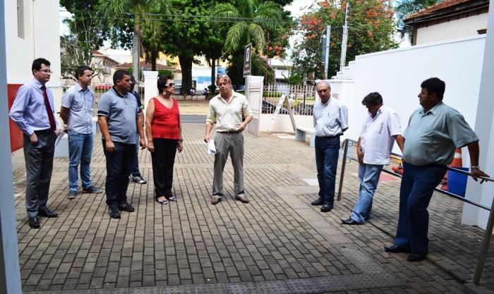 Comissão da Câmara Municipal realiza diligência no Teatro Municipal   de Patos de Minas