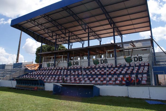 Reformas no Estádio Zama Maciel em Patos de Minas continuam em ritmo acelerado