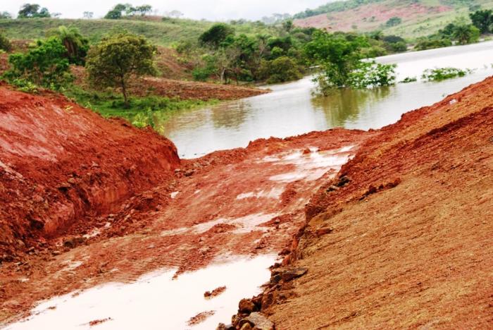 Barragem em Lagoa Formosa atinge nível desejado e “ladrão” é construído para prevenir contra as enchentes do mês de Dezembro