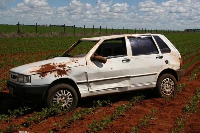 Mulher de 25 anos perde controle do veículo e capota na MG 410 no município de Presidente Olegário