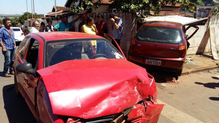 Motorista avança parada obrigatória e causa grave acidente no Bairro Bela Vista na cidade de Lagoa Formosa