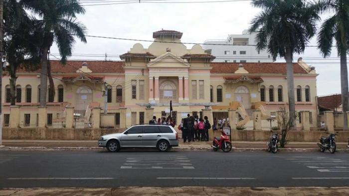 Alunos da Escola Marcolino de Barros em Patos de Minas ocupa escola em manifestação contra a PEC 241 do governo federal