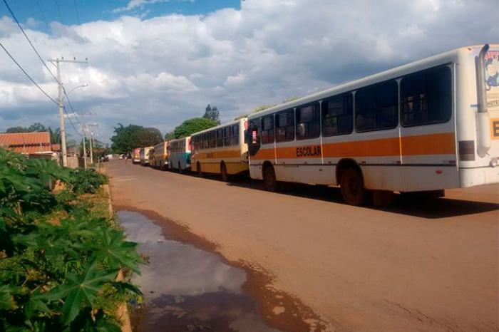 Transporte escolar de Lagoa Grande terceirizado para os serviços por falta de pagamento da prefeitura municipal