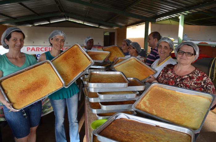 Lagoa Formosa completa 54 anos de emancipação política e ganha bolo de aniversário