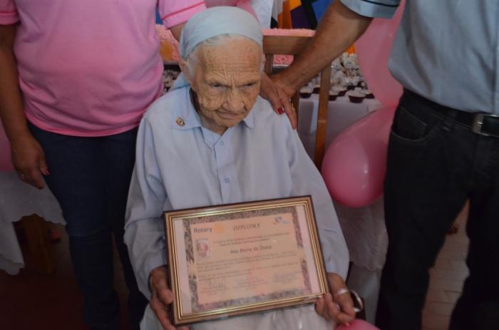 Idosa de Lagoa Formosa completa 100 anos de vida e recebe como presente festa de aniversário na Casa de Repouso