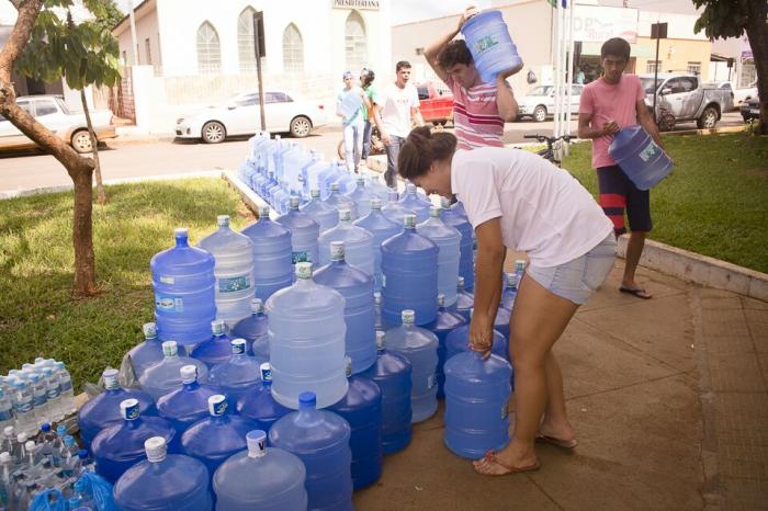 Grupo AMA da cidade de Lagoa Formosa faz campanha para arrecadação de água mineral para os municípios de Governador Valadares e Mariana