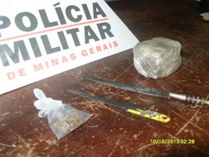 Polícia Militar de Carmo do Paranaíba encaminha para a delegacia acusados de tráfico de drogas