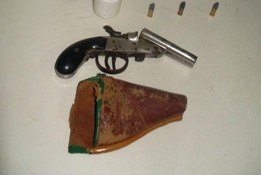 Homem de 44 anos é encaminhado para a delegacia de Carmo do Paranaíba por posse ilegal de arma de fogo