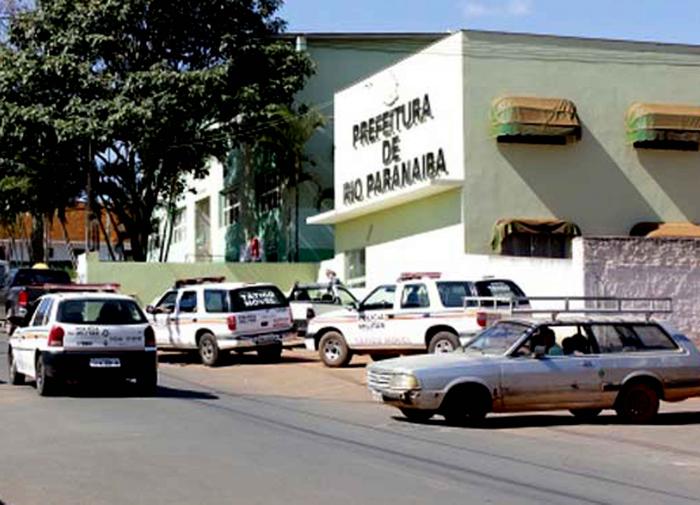 Polícia e Ministério Público recolhem objetos e prefeito de Rio Paranaíba é afastado 