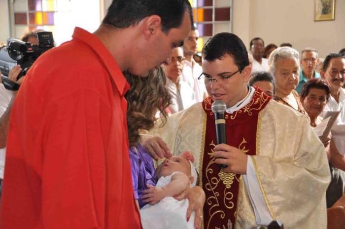 Padre Hemerson toma posse como novo pároco da cidade de Lagoa Formosa que também terá novo vigário