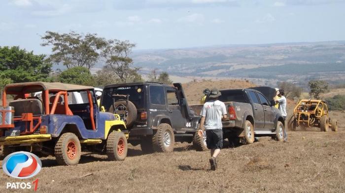  Passeio Off Road reúne centenas de pessoas e tem renda revertida para APAE de Patos de Minas