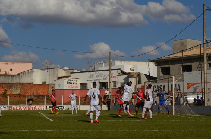 Santa Cruz goleia o time do Parnaíba em clássico regional e fica a três pontos dos líderes da competição