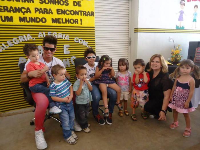 Dupla Kaio e Bruninho visita Lagoa Formosa e se apresenta para os alunos do Centro Educacional Maura Brandão