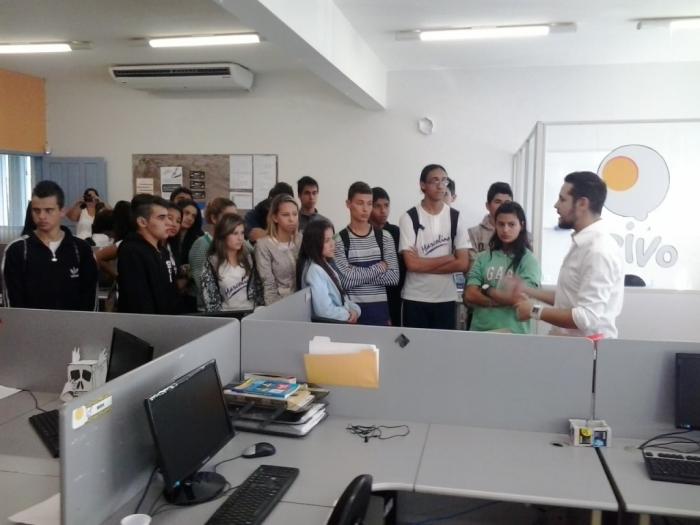 Estudantes da Escola Marcolino de Barros visitam laboratórios dos cursos de Comunicação Social