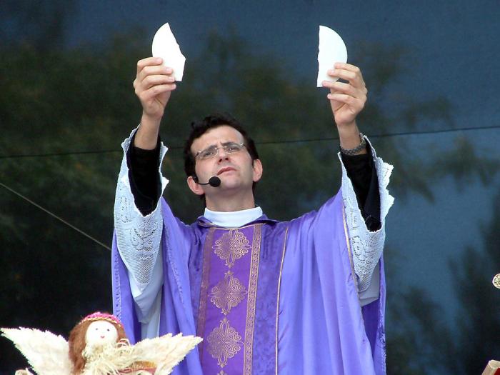 Patos de Minas sedia I Evangelizar é preciso com show do Padre Reginaldo Manzotti