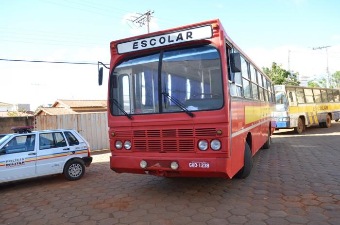 Veículos usados no transporte escolar na cidade de Lagoa Formosa passam por vistoria