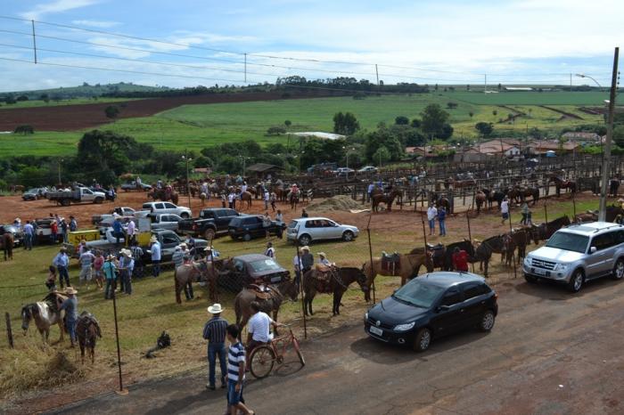 Cavalgada do Rotary Clube de Lagoa Formosa reúne centenas de cavaleiros e amazonas