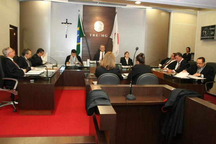 Liminar derruba portarias em Presidente Olegário, Lagoa Grande e Lagamar nas Eleições 2012 