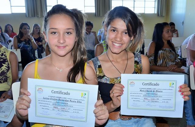 Quatorze alunos da Fundação Promam recebem certificado do curso de informática em Patos de Minas