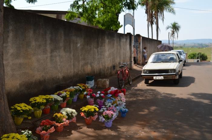 Flores Floricultura preparou horário especial de atendimento aos clientes no dia de Finados