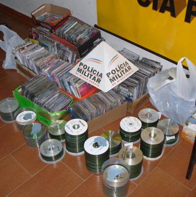Dois comerciantes são conduzidos para delegacia por pirataria em Carmo do Paranaíba