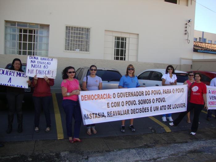 Pais e alunos da Escola 