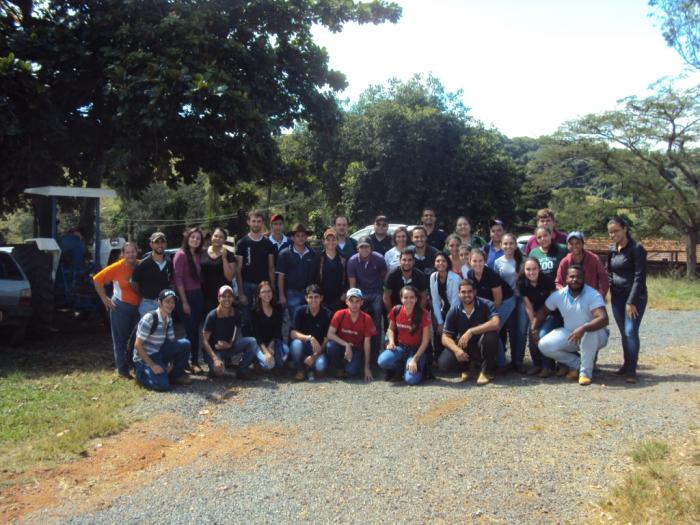 Alunos de Zootecnia do UNIPAM participam de curso de Casqueamento em Caprinos e Ovinos