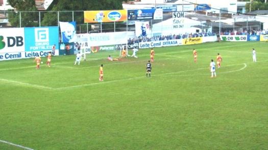 URT vence o Minas Futebol de virada em Patos de Minas e segue firme rumo à primeira divisão