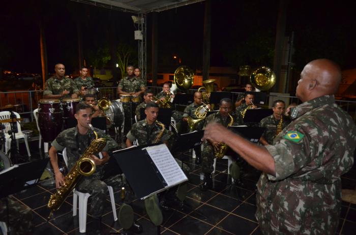 Banda do 36º Batalhão de Infantaria Motorizada de Uberlândia se apresenta na cidade de Lagoa Formosa