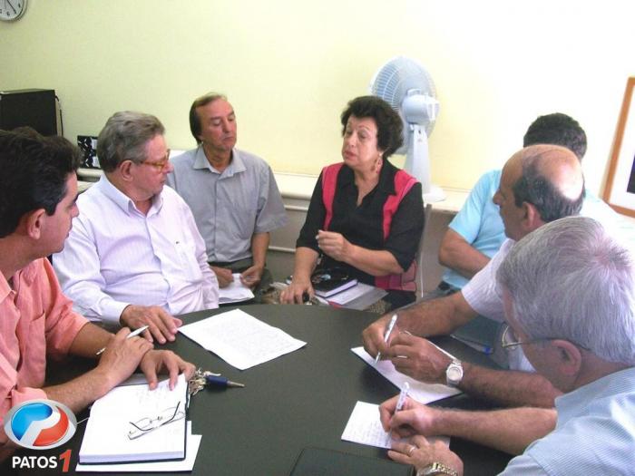 Comissão de Saúde Pública e Bem-Estar Social (CSPBES) da Câmara de Vereadores de Patos de Minas se reúne com Secretário de Saúde para tratar de atendi