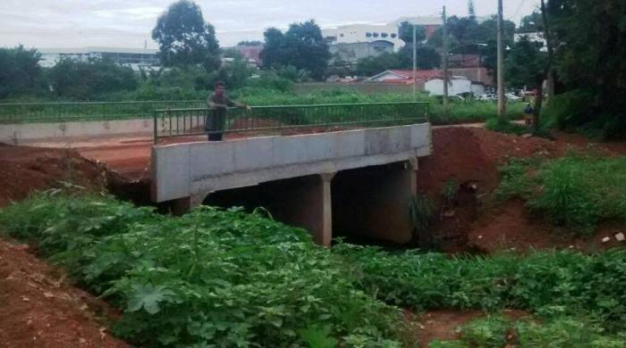 Obra inacabada em ponte que liga o Bairro Jardim Paulistano ao Vila Rosa em patos de Minas revolta moradores