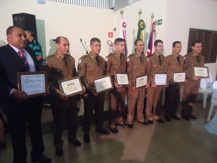 Câmara Municipal de Lagoa Formosa homenageia autoridades civis e militares