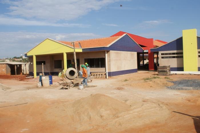 Obra do Centro Educacional Infantil II em Lagoa Formosa que foi interrompida por erros da construtora está sendo concluída