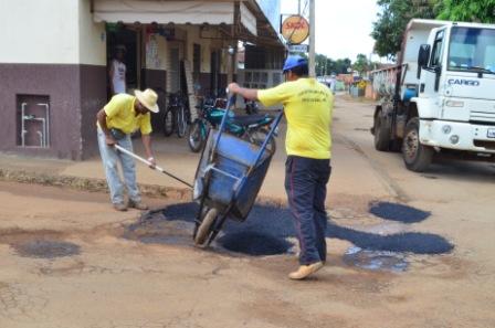 Continua operação tapa-buracos da Prefeitura  Municipal de Patos de Minas