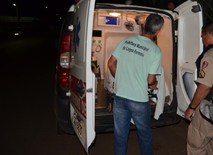 Ciclista de 68 anos de idade fica gravemente ferido ao ser atropelado por automóvel na Avenida Brasil na cidade de Lagoa Formosa