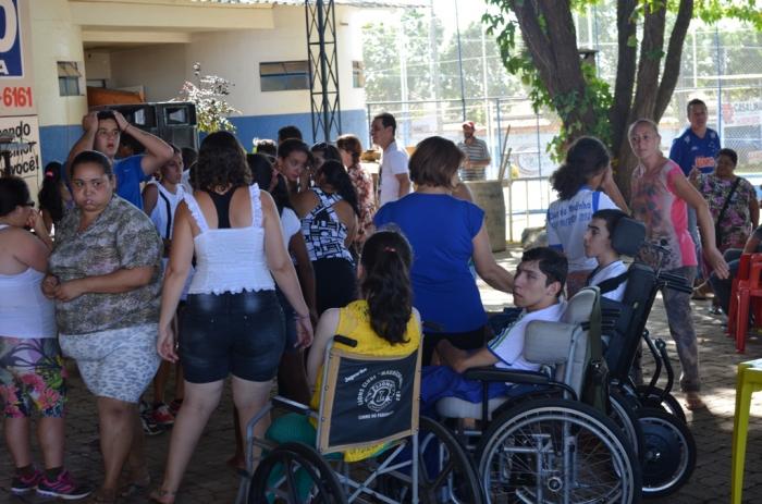 APAEs de Lagoa Formosa e Carmo do Paranaíba realizam confraternização com música e diversão no Lagoa Tênis Clube