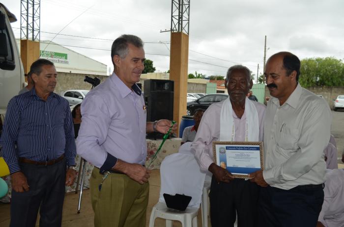 Lagoa Formosa completa 54 anos de emancipação política, homenageia personagens e recebe bolo de presente