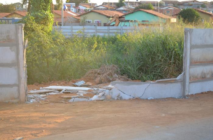 Aumento no número de acidentes na Rua Adolfo Lourenço Carneiro no Bairro Cidade de Nova deixa moradores assustados